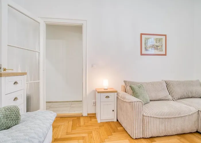 Charming Downtown Apartament